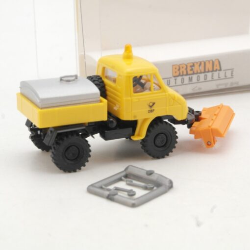 Brekina 1:87 SoMo Unimog 411 Pritsche mit Kehrschaufel und Tank in OVP QR2176 – Bild 3