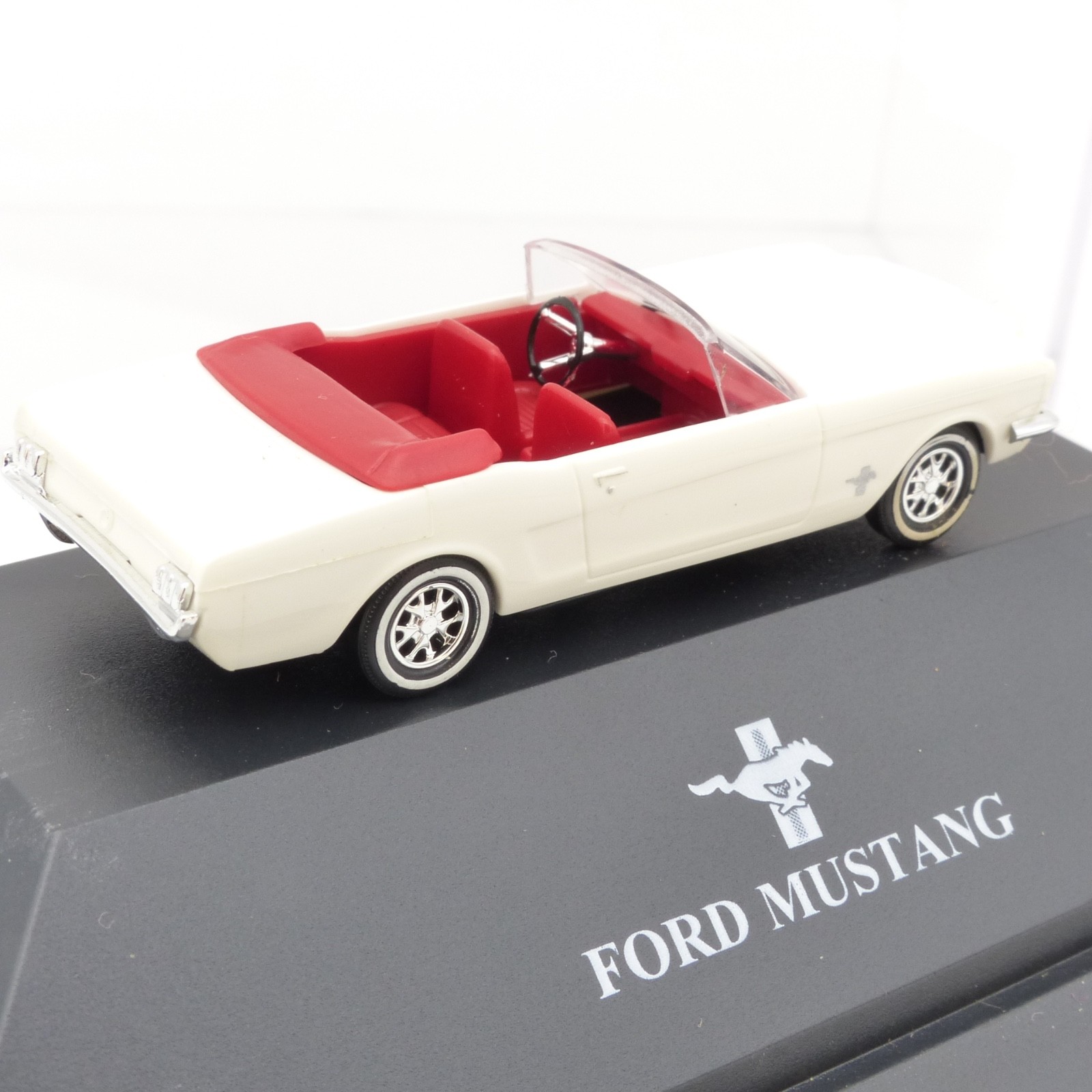Busch 1:87 47502 Ford Mustang Cabriolet weiß in PC-Box EX8206 – Bild 3