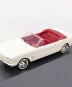 Busch 1:87 47502 Ford Mustang Cabriolet weiß in PC-Box EX8206