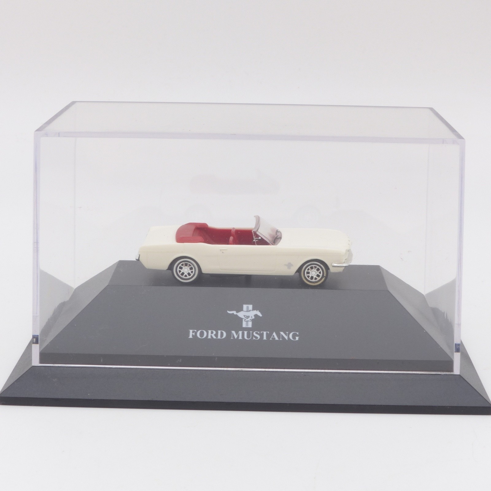 Busch 1:87 47502 Ford Mustang Cabriolet weiß in PC-Box EX8206 – Bild 4