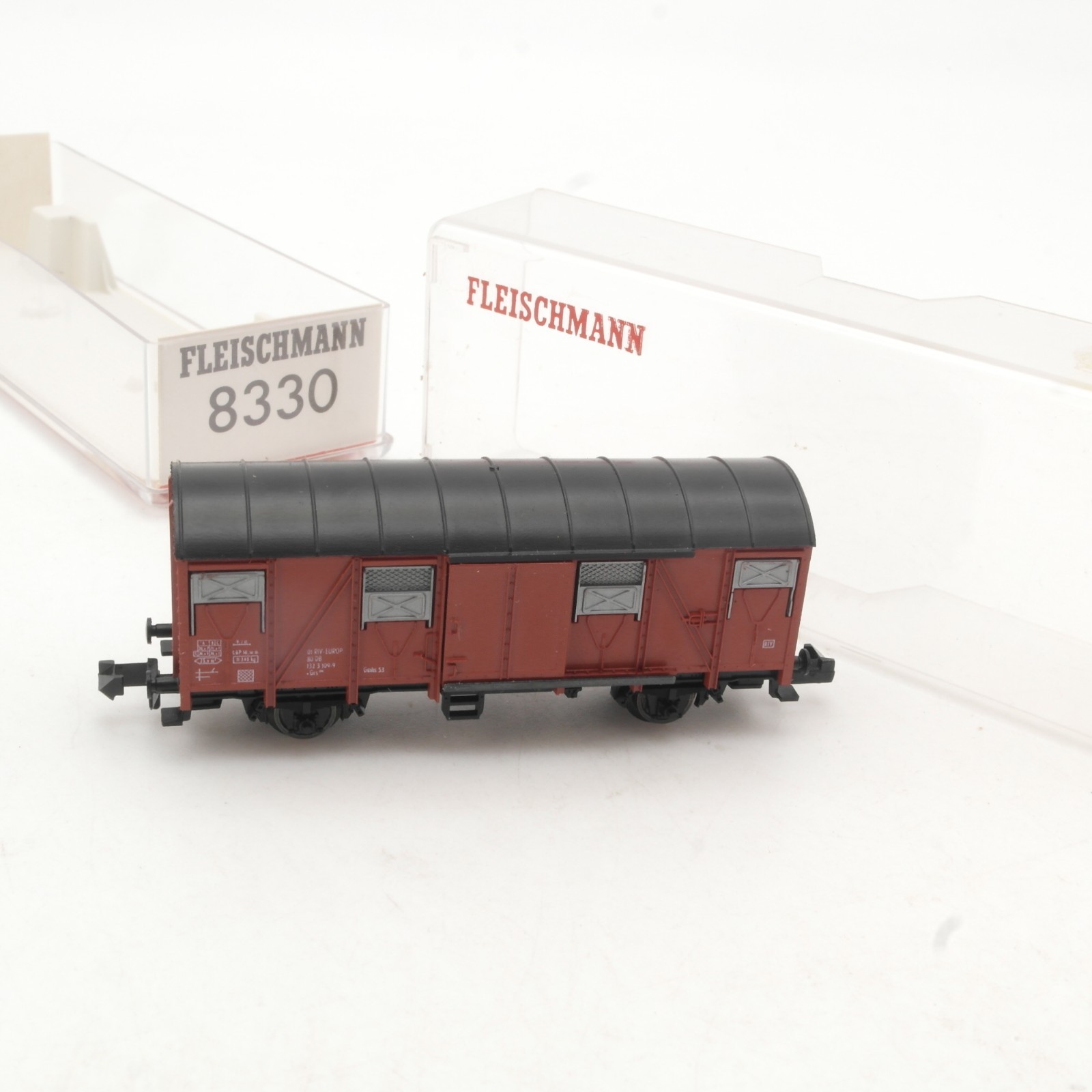 Fleischmann N 8330 gedeckter Güterwagen der DB in OVP RR4937