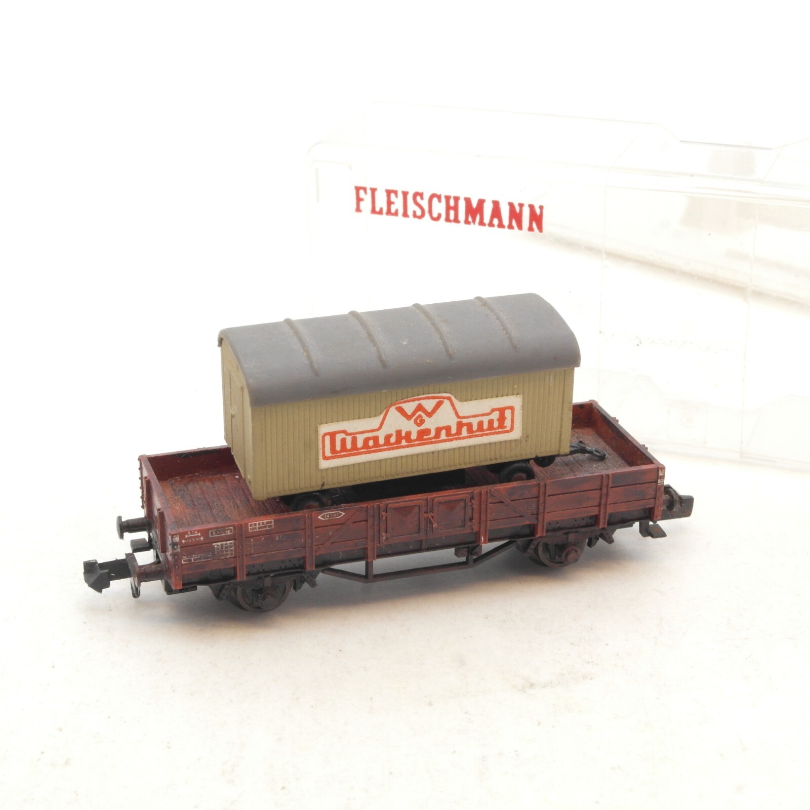 Fleischmann N Flachwagen mit Bauwagen Wackerhut, gesupert in EVP RG1490