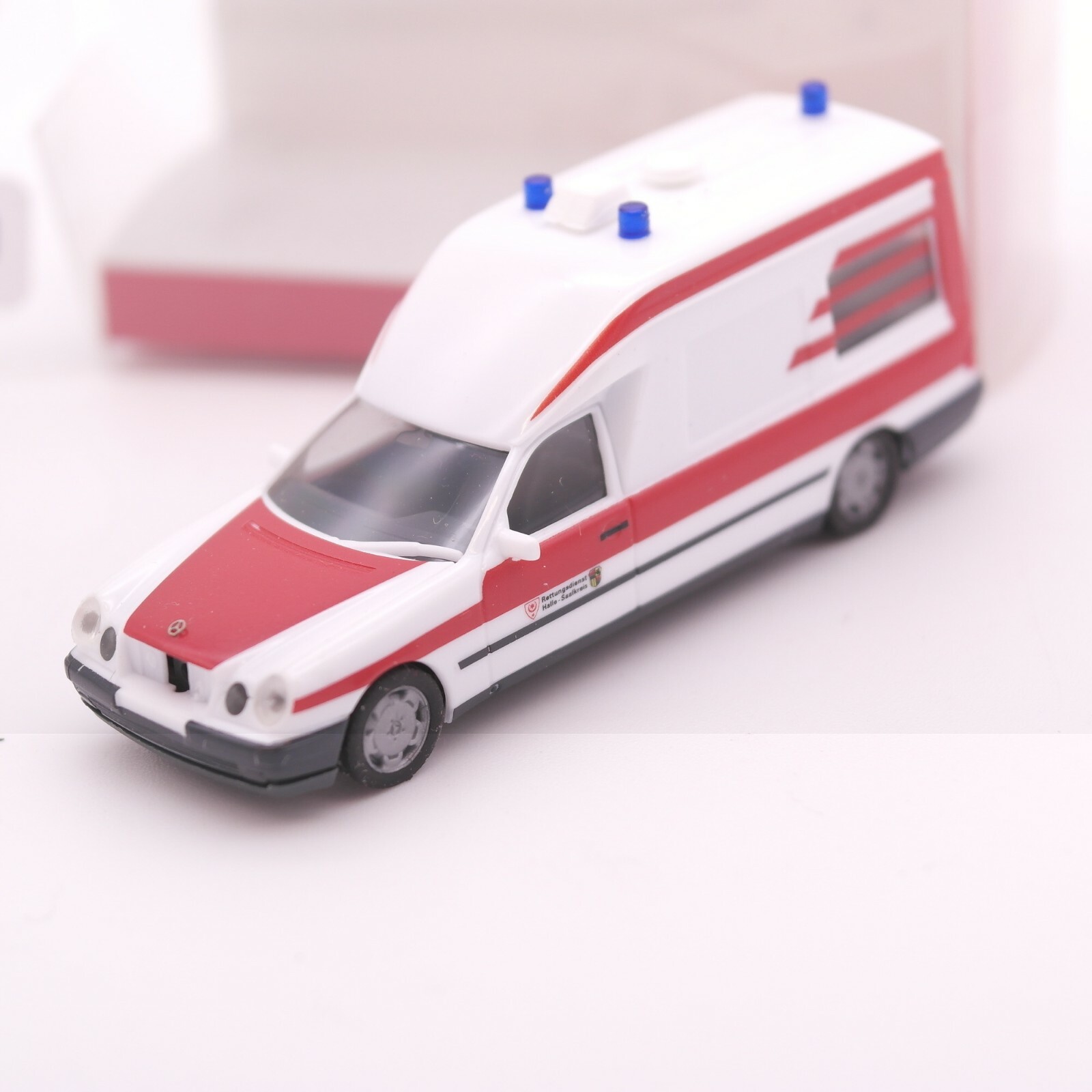 Herpa 1:87 045780 Mercedes Benz 210 KTW Rettungsdienst Halle in OVP RT2256