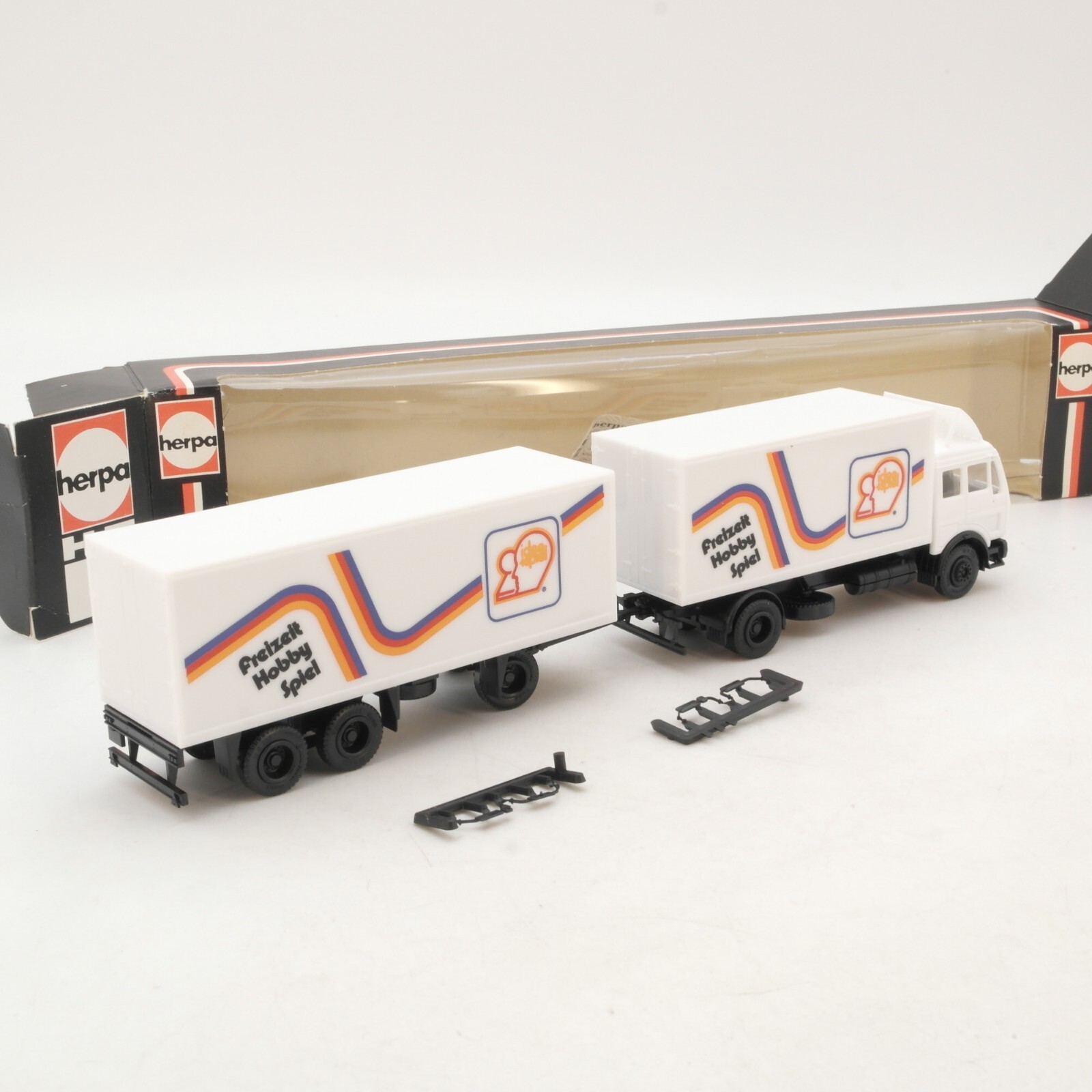Herpa 1:87 MB Hängerzug Freizeit Hobby Spiel in OVP RG5789 – Bild 3