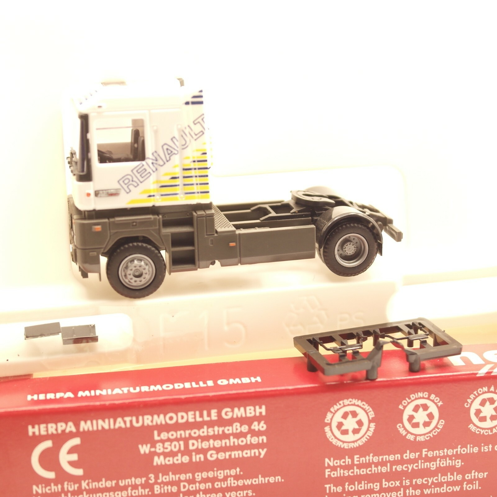 Herpa 1:87 Renault Zugmaschine "RENAULT" in EVP ER4550