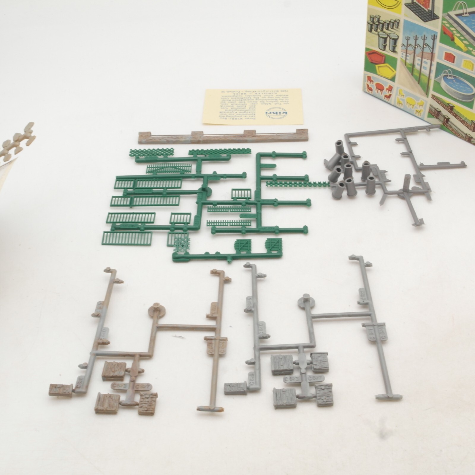 Kibri H0 8092 Bausatz Gartenzubehör, siehe Bilder in OVP QR39 – Bild 3