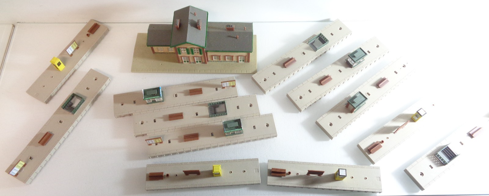 Konvolut H0 Bahnhof und Bahnsteig aus Anlagenrückbau siehe Foto PK1745 o. – Bild 3