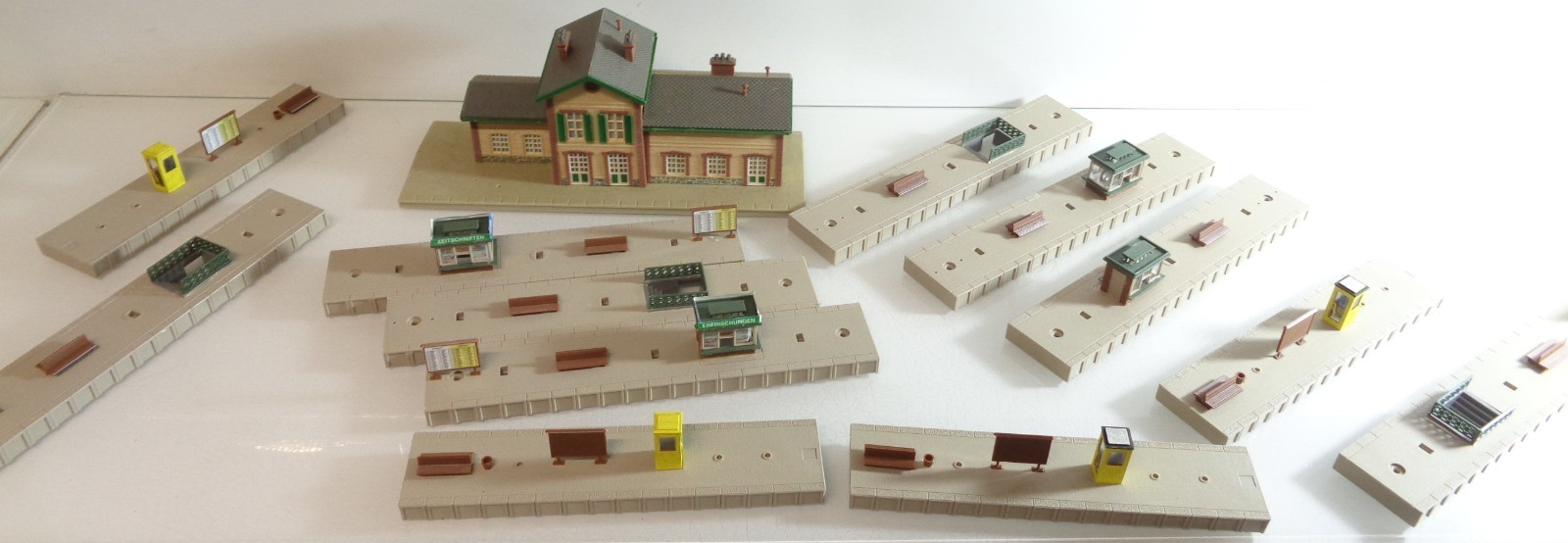 Konvolut H0 Bahnhof und Bahnsteig aus Anlagenrückbau siehe Foto PK1745 o.