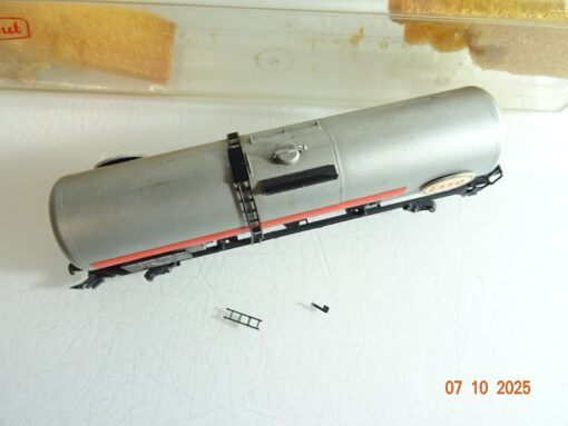 Liliput H0 Kesselwagen 077 5 001-8 Esso der ÖBB in EVP RR3763 – Bild 4