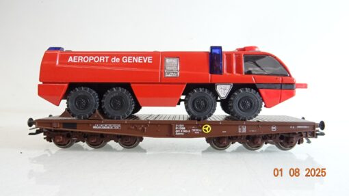 Märklin H0 Schwerlastwagen m. Feuerwehr LKW Aeroport de Geneve der ÖBB PR9366 o.
