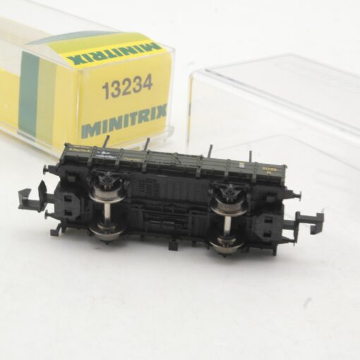 Minitrix N 13234 Niederbordwagen mit Rungen in OVP RR3549 – Bild 3