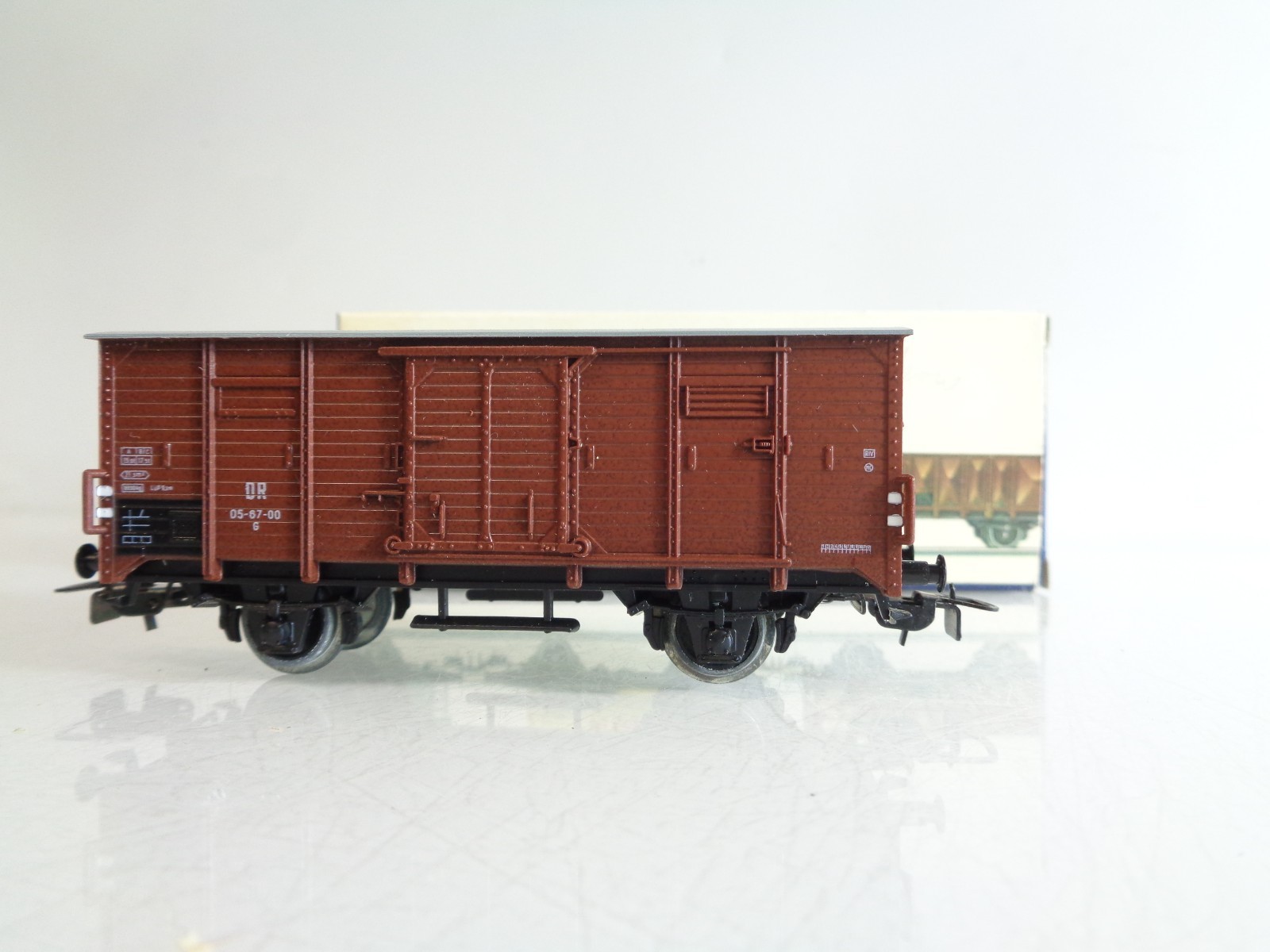 Piko H0 gedeckter Güterwagen der DR in EVP BH800 – Bild 3