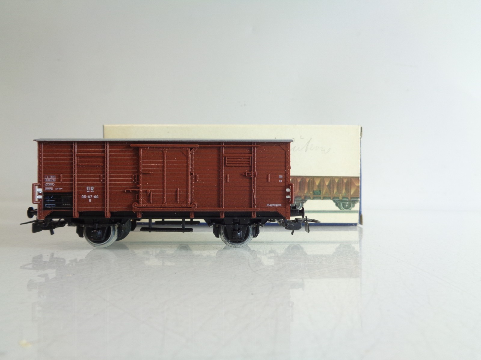 Piko H0 gedeckter Güterwagen der DR in EVP BH800