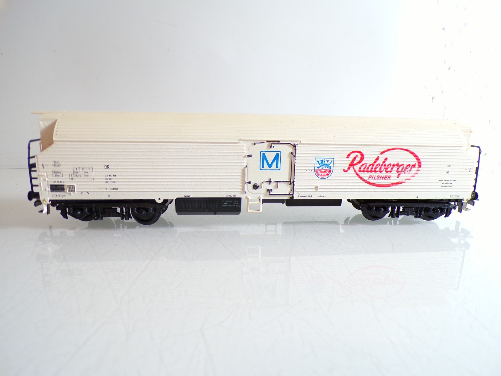 Piko Schicht H0 gedeckter Güterwagen Radeberger der DR RR4687 o. – Bild 3