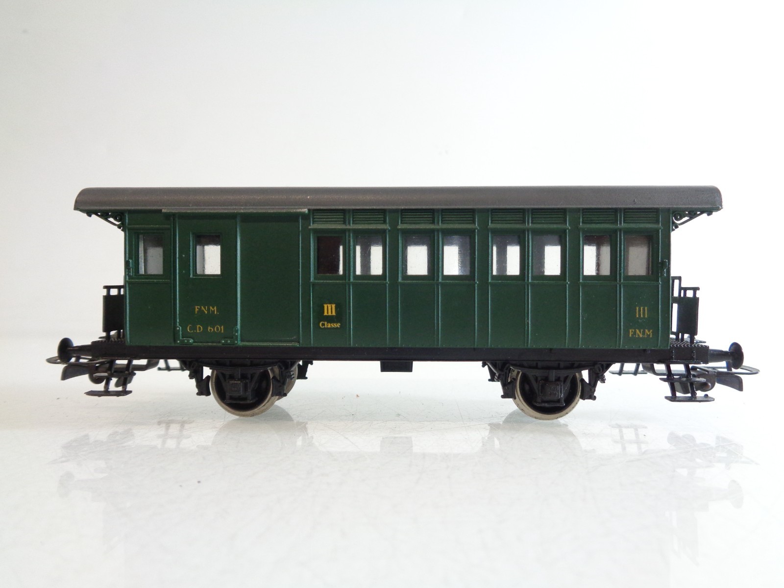 Rivarossi H0 Personenwagen 3.Kl. der Ferro Nord Milano BH1005 o.