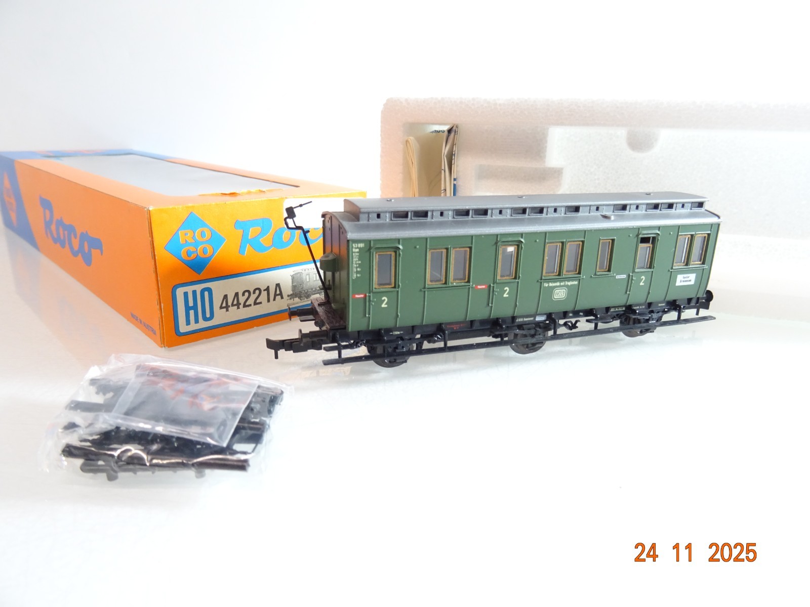 Roco H0 AC 44221A Abteilwagen 2. Klasse der DB in OVP RR4777