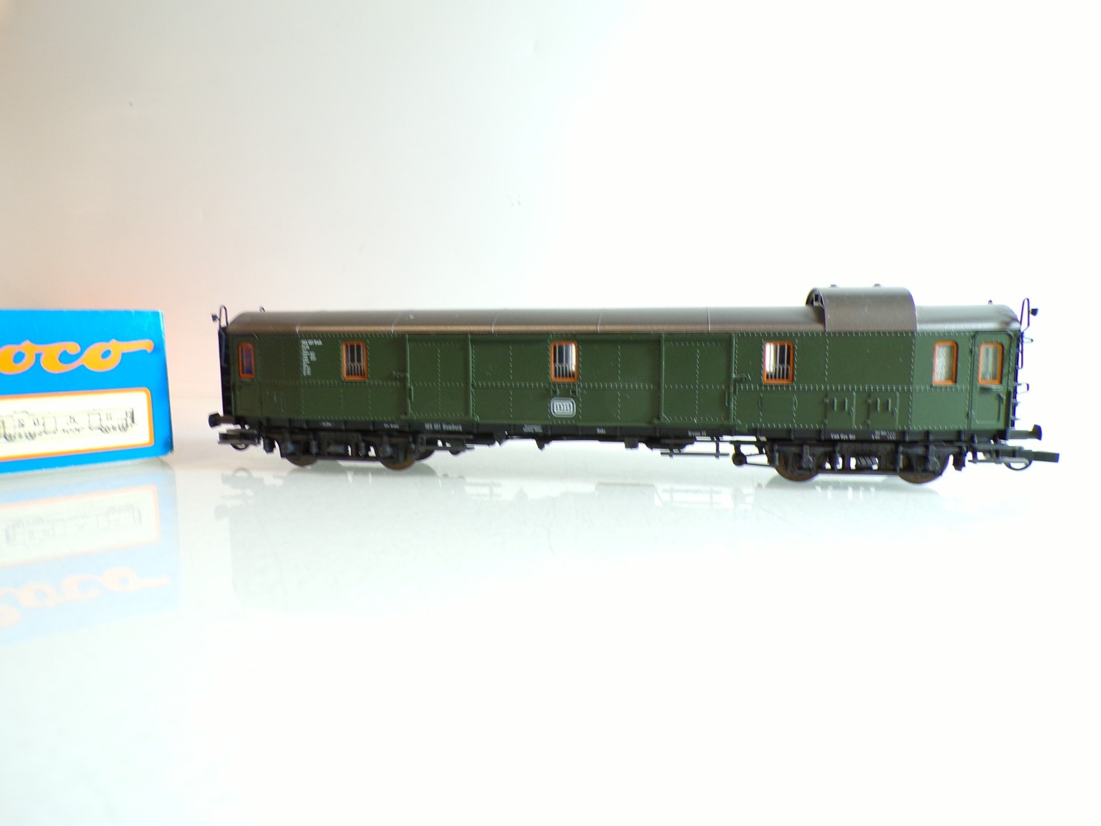 Roco H0 AC Gepäckwagen der DB in EVP für Märklin BH1358