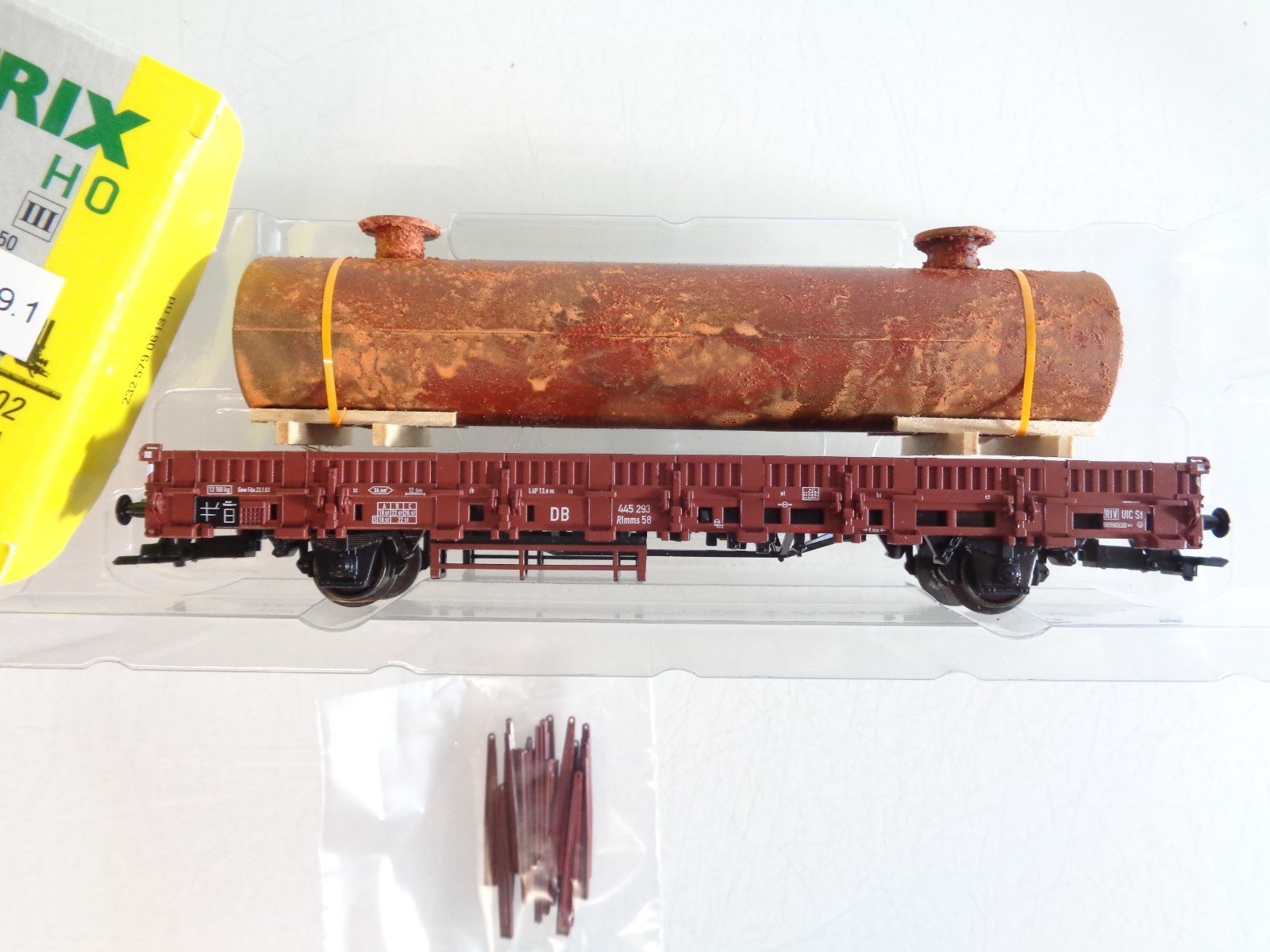 Trix H0 24245-02 Niederbordwagen mit Ladung der DB in OVP BH831 – Bild 3