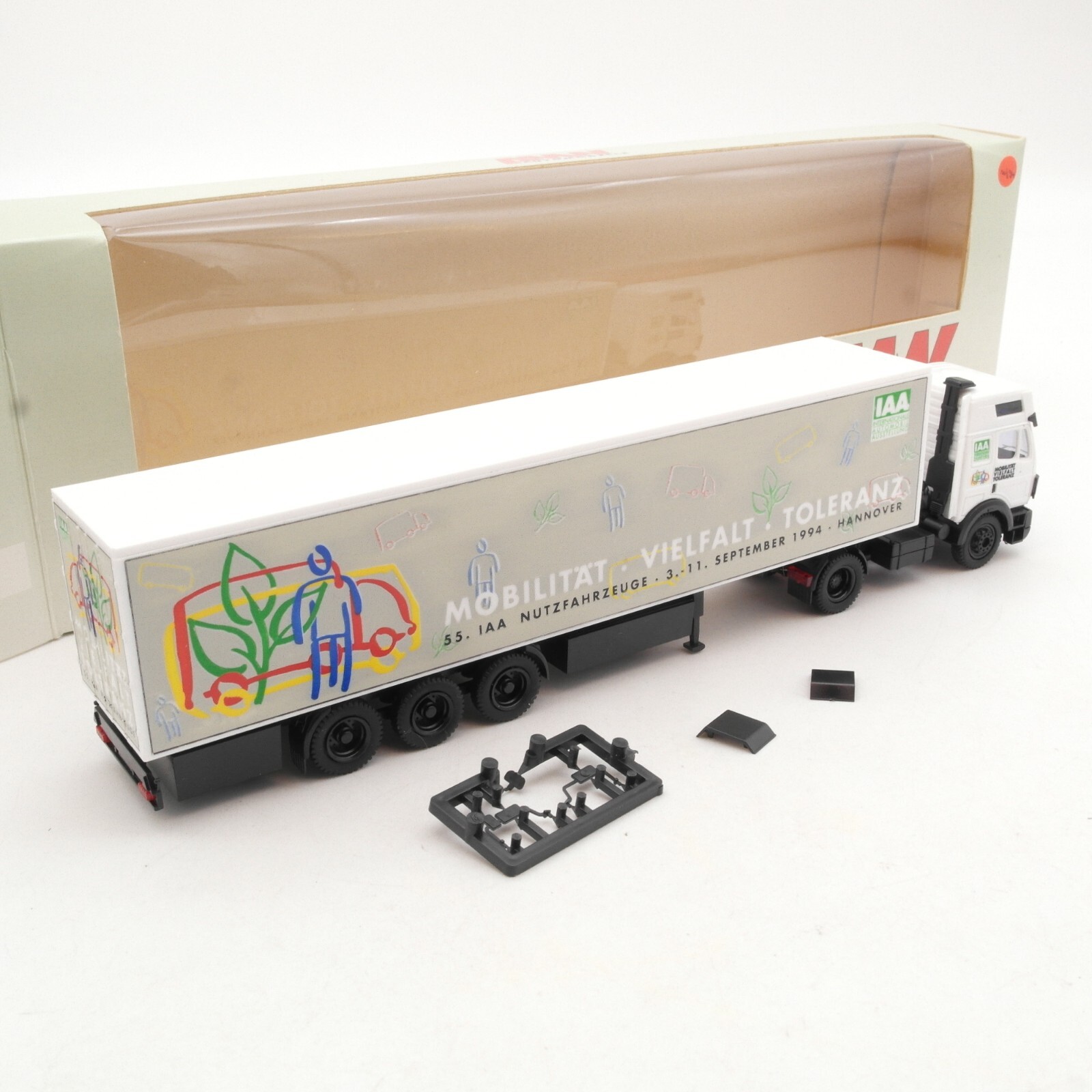 AMW / AWM 1:87 Nr.: 50150 Mercedes Benz SK Sattelzug IAA 1994, in OVP RA7783 – Bild 3