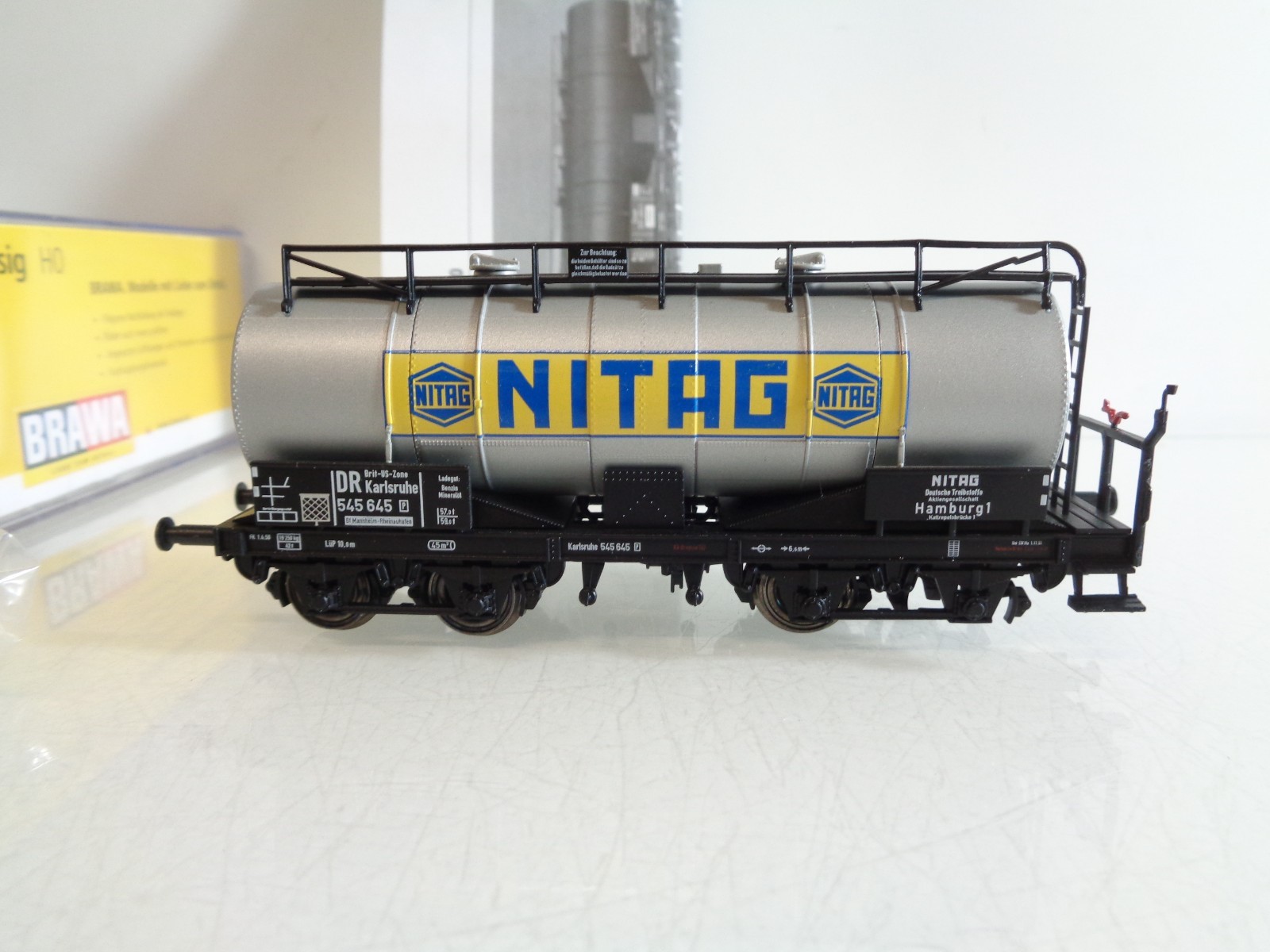 Brawa H0 47055 Kesselwagen Nitag der DR BH820 – Bild 3