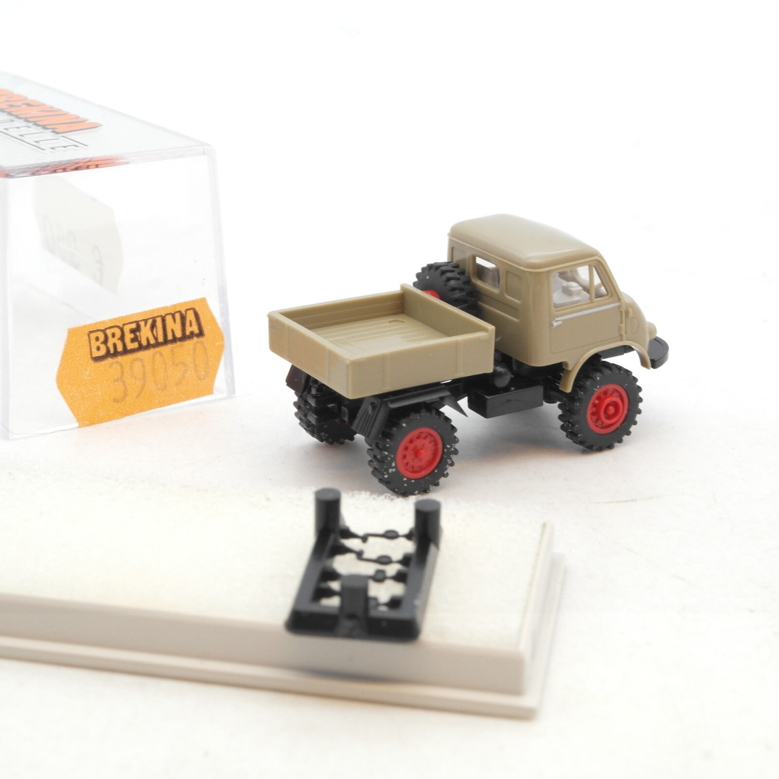 Brekina 1:87 39050 Unimog 402 Pritsche in OVP RG107 – Bild 3