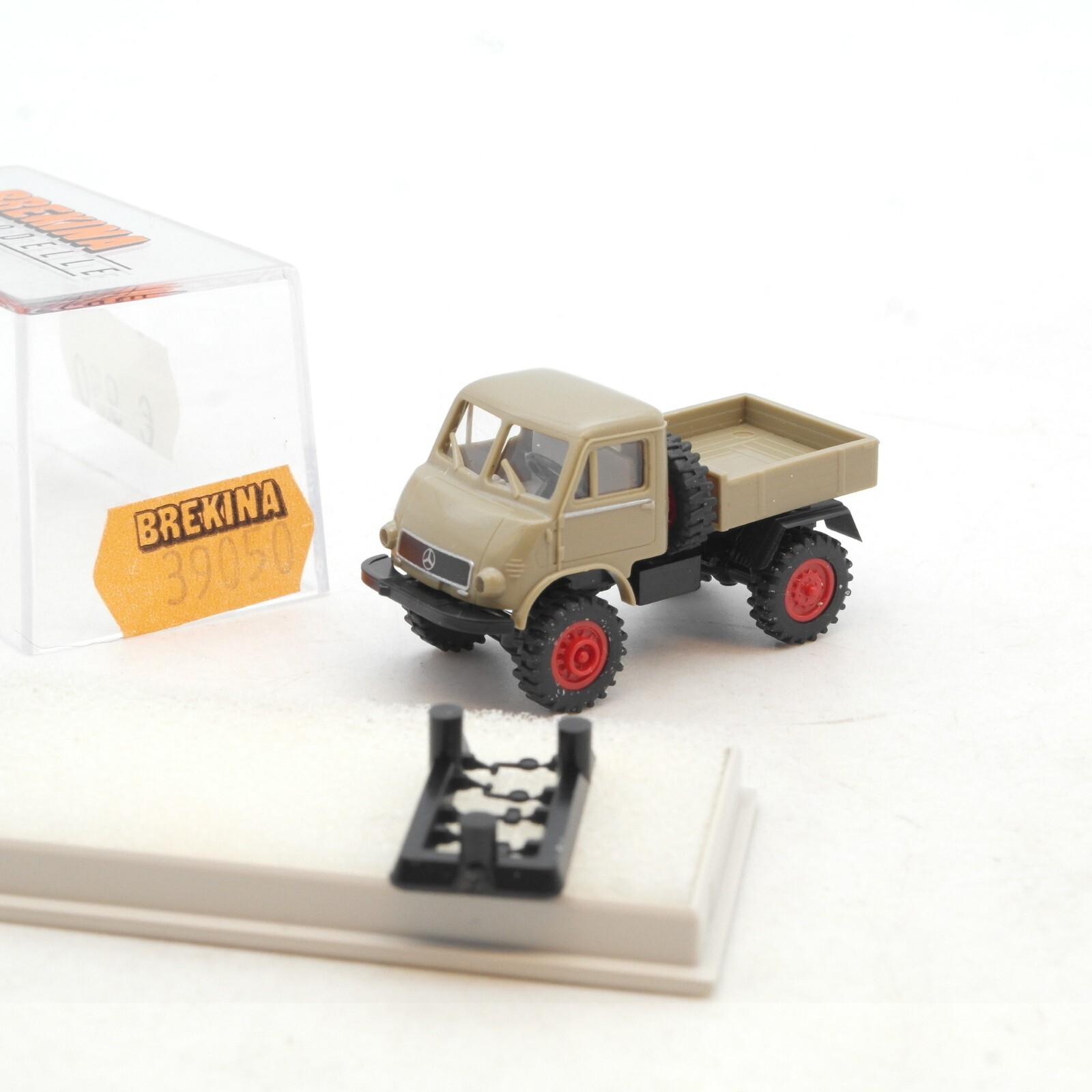 Brekina 1:87 39050 Unimog 402 Pritsche in OVP RG107