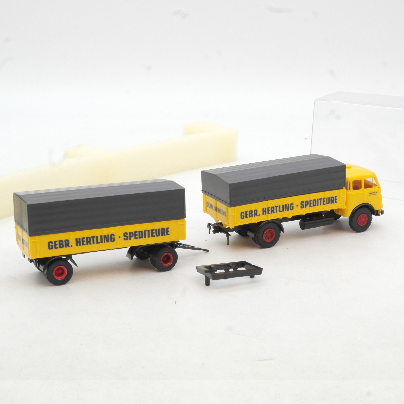 Brekina 1:87 79350 MAN Hängerzug Gebr. Hertling in OVP RG1071 – Bild 3