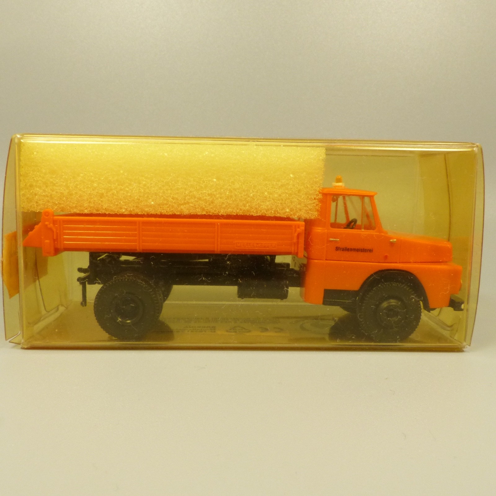 Brekina 1:87 82611 Henschel HS 15 Pritschenkipper Straßenmeisterei in OVP EX8580 – Bild 3