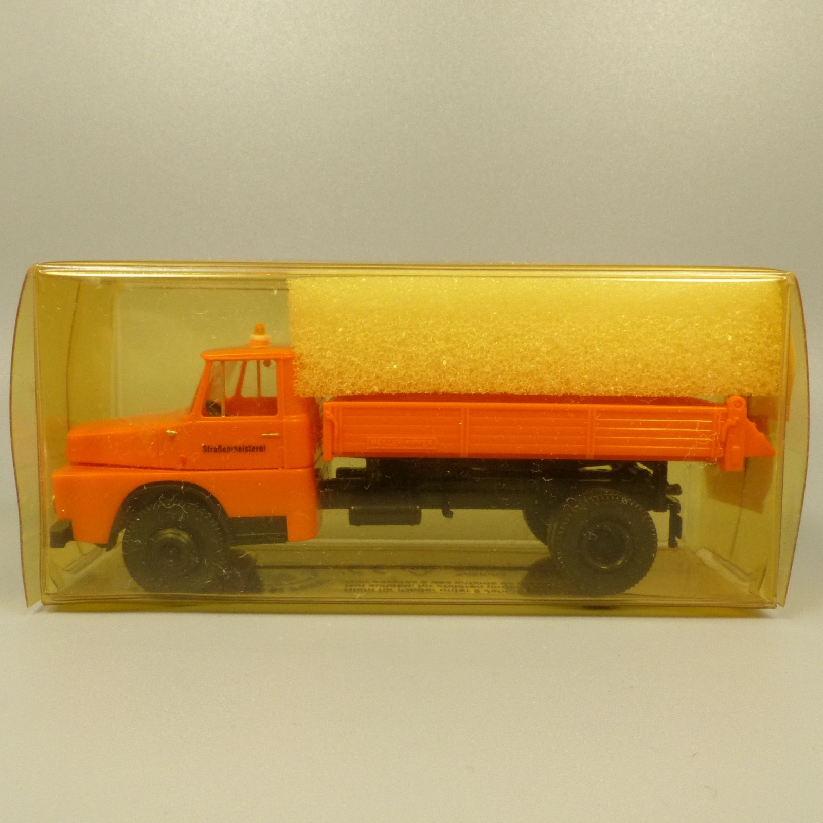 Brekina 1:87 82611 Henschel HS 15 Pritschenkipper Straßenmeisterei in OVP EX8580