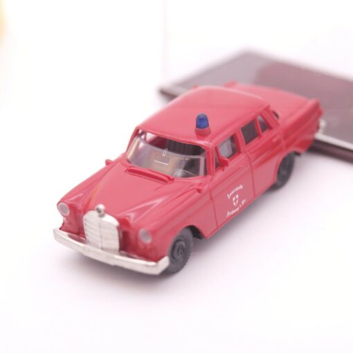 Brekina 1:87 Mercedes-Benz 190 Feuerwehr Freiburg in EVP RT980
