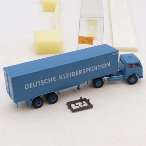 Brekina 1:87 Nr.: 7806 MAN Pausbacke Sattelzug Kleiderspedition, in OVP EB7117 – Bild 3