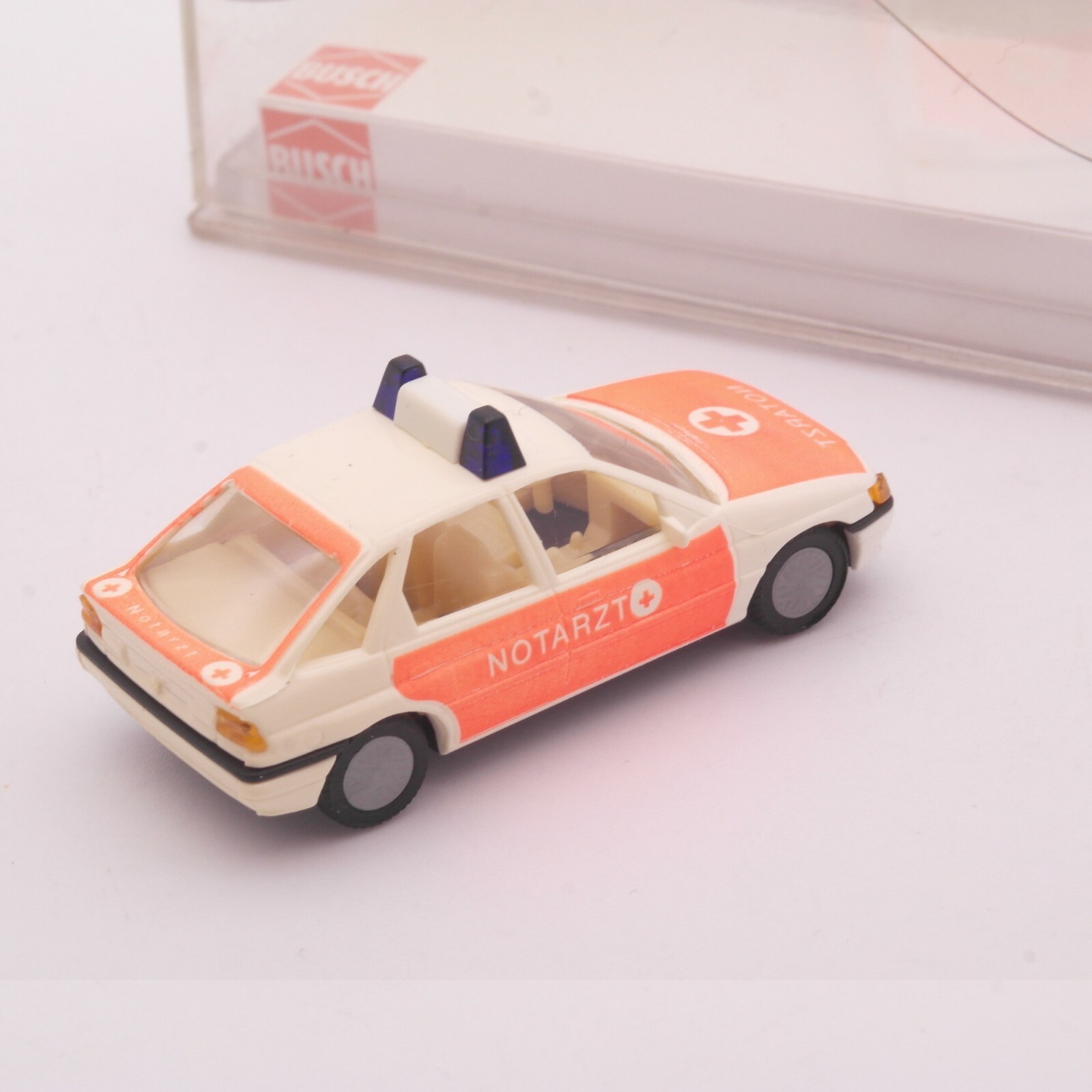 Busch 1:87 45719 Ford Escort Notarzt neuwertig in OVP RT7796 – Bild 3
