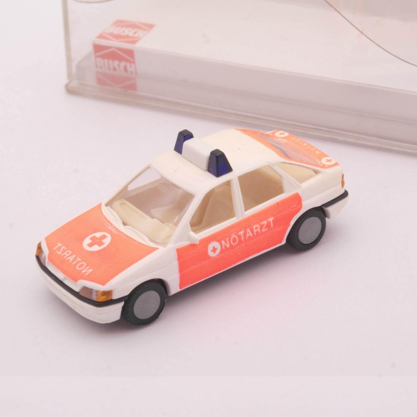 Busch 1:87 45719 Ford Escort Notarzt neuwertig in OVP RT7796