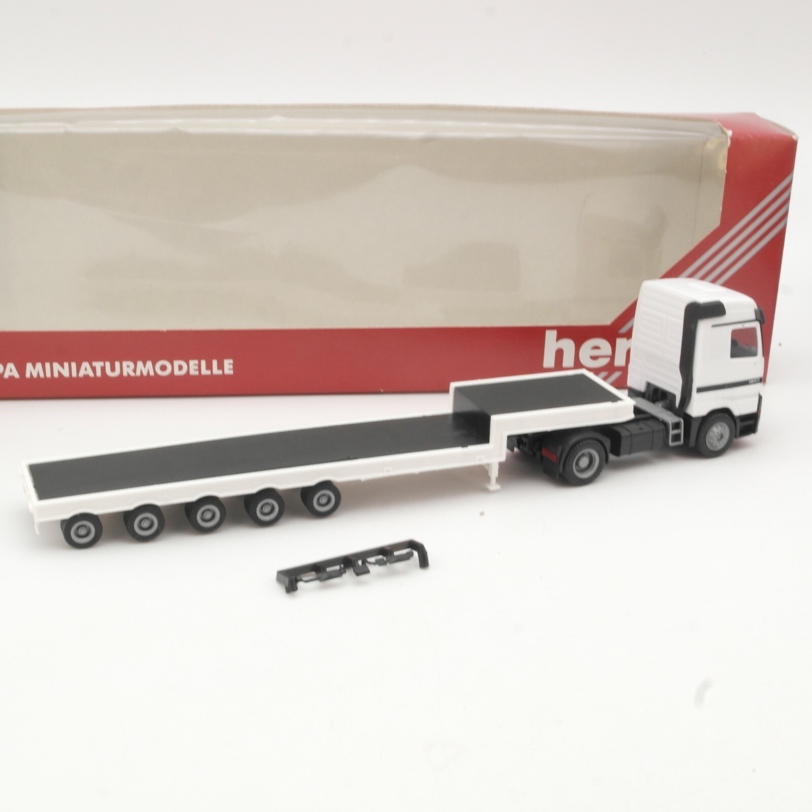 Herpa 1:87 187718 MB Actros Schenker Tiefladesattelzug in OVP QR7682 – Bild 3