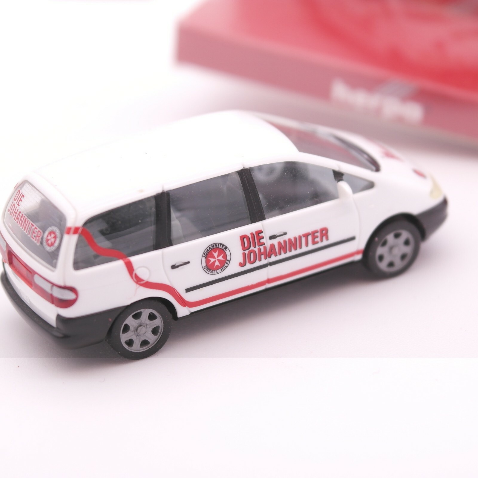Herpa 1:87 Ford Galaxy "Die Johanniter" in EVP RT2300 – Bild 3