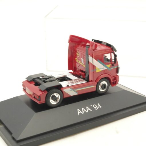 Herpa 1:87 Mercedes Benz Zugmaschine Niederlassung Berlin in PC Box QR1350 – Bild 3