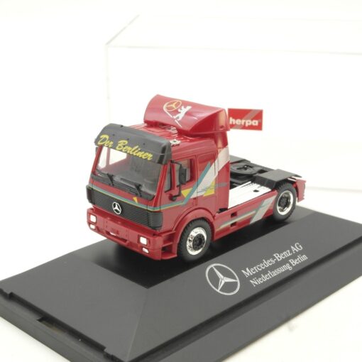 Herpa 1:87 Mercedes Benz Zugmaschine Niederlassung Berlin in PC Box QR1350