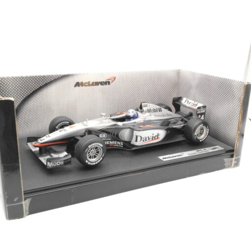 Hot Wheels 1:18 McLaren MP4/16 David Coulthard 2001 Formel 1 in VP QR4202