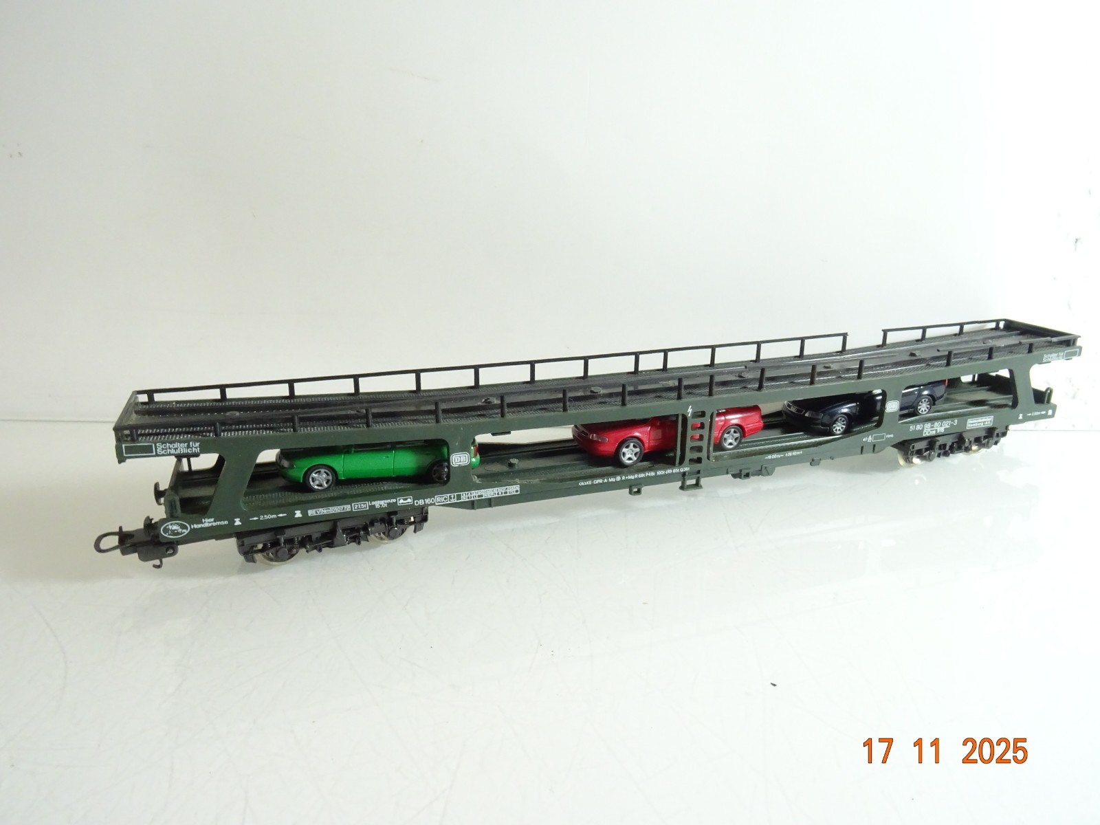 Lima H0 Autotransportwagen 51 80 98-80 021-3 mit 3 PKW der DB RR4655 o. – Bild 3