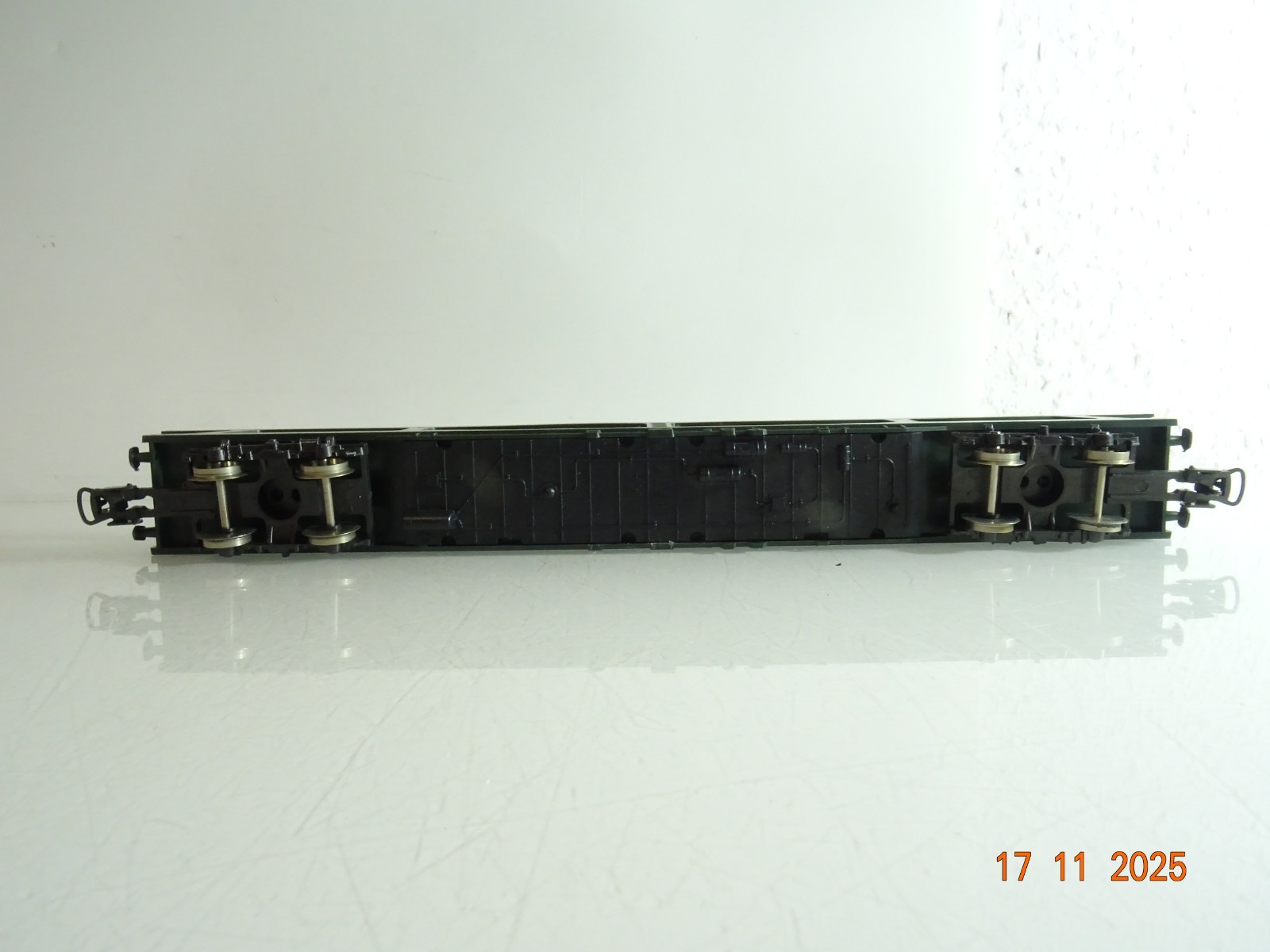 Lima H0 Autotransportwagen 51 80 98-80 021-3 mit 3 PKW der DB RR4655 o. – Bild 5