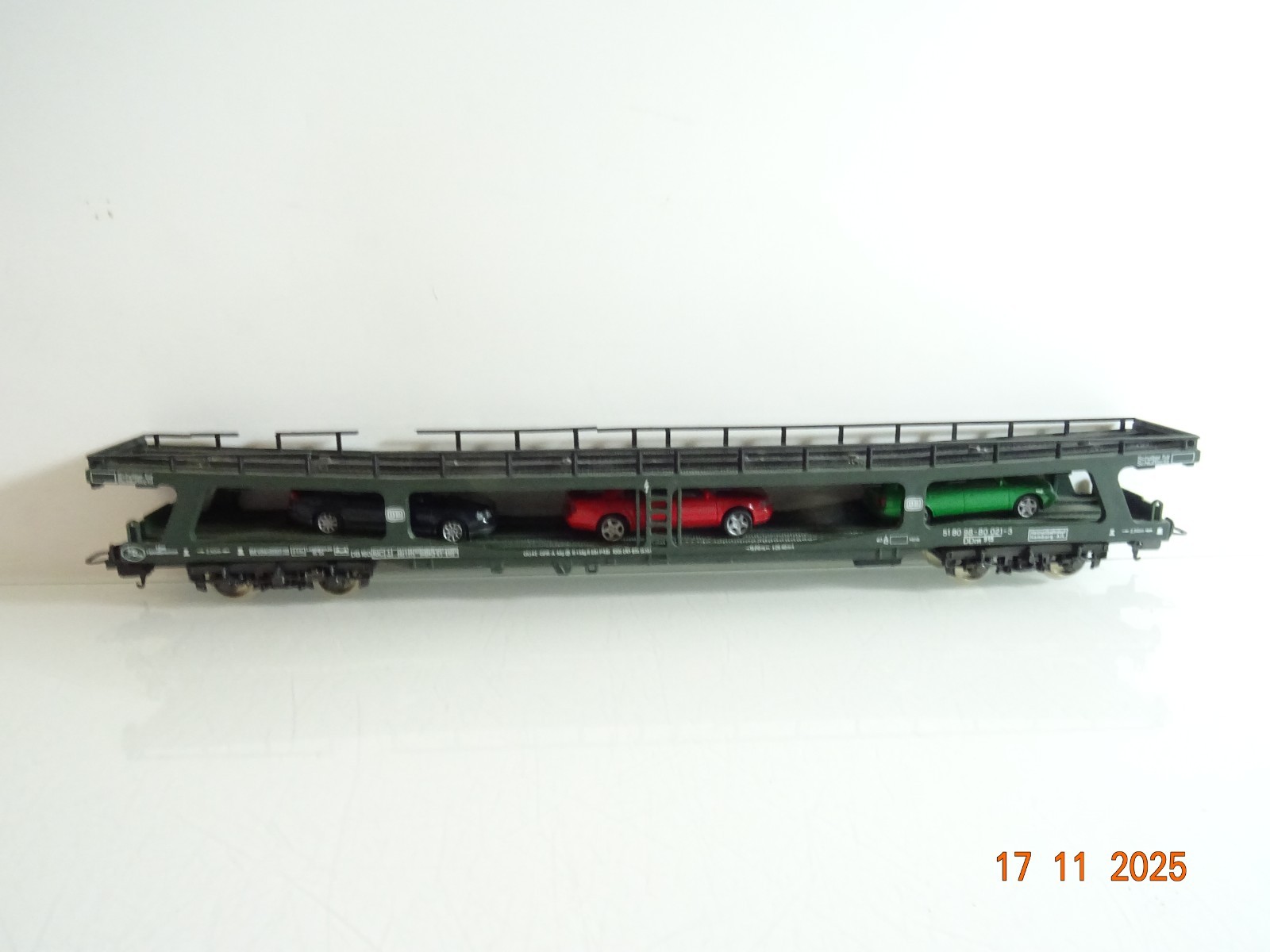 Lima H0 Autotransportwagen 51 80 98-80 021-3 mit 3 PKW der DB RR4655 o.