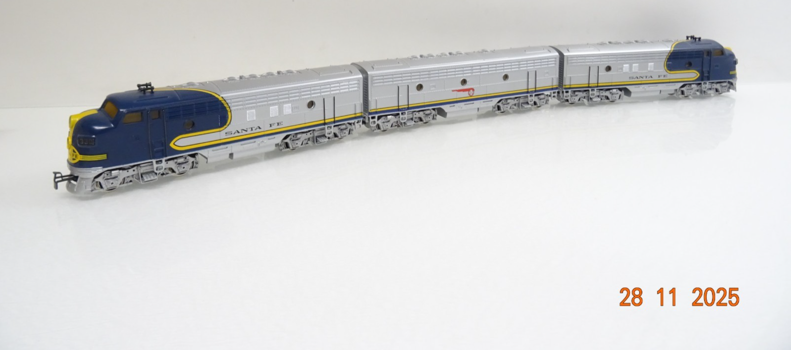 Märklin H0 3362 US Diesellok GM EMD f 7 Santa Fe Atchinson etc. in OVP JL4761 – Bild 4