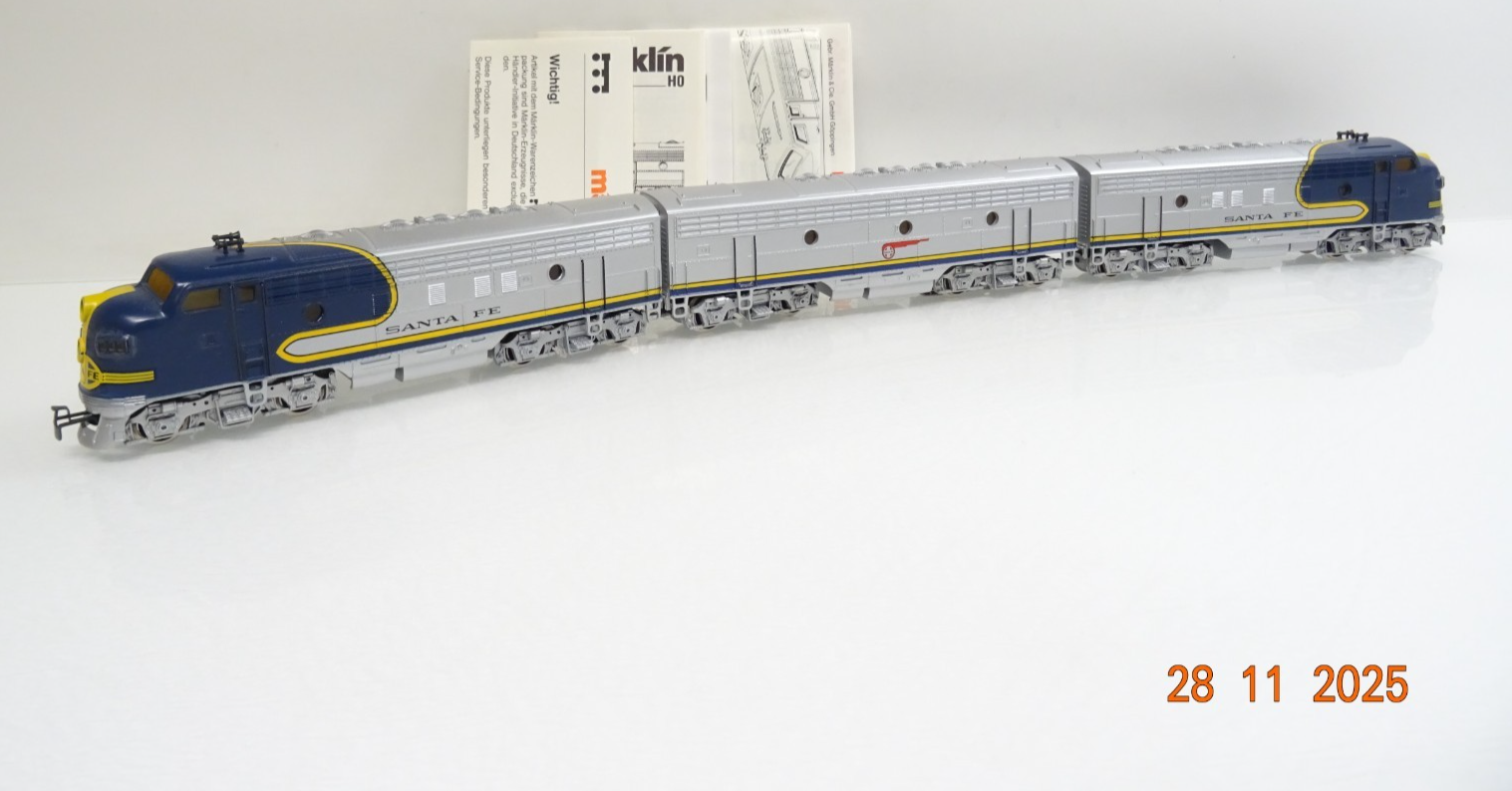 Märklin H0 3362 US Diesellok GM EMD f 7 Santa Fe Atchinson etc. in OVP JL4761