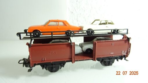 Märklin H0 4613 Autotransporterwagen mit 4 PKW Blech, siehe Foto RR2574 o.