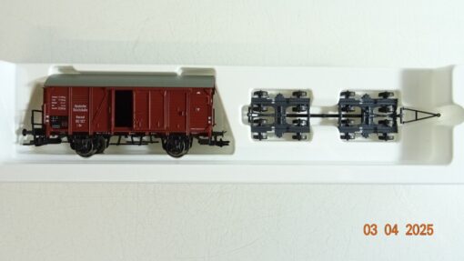 Märklin H0 46821 gedeckter Güterwagen mit Straßenroller der DR in OVP PR6890 – Bild 3
