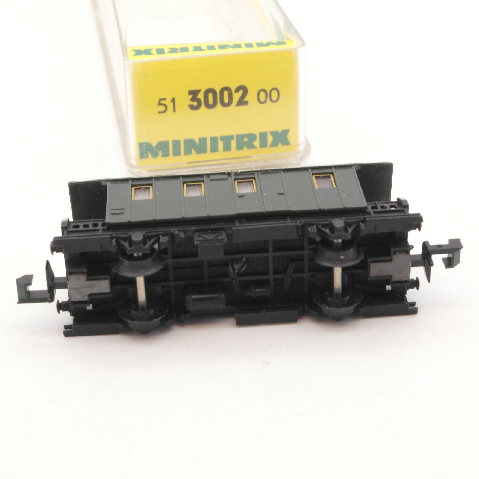 Minitrix N Behelfspersonenwagen 3. Klasse der DR in EVP RI6705 – Bild 3