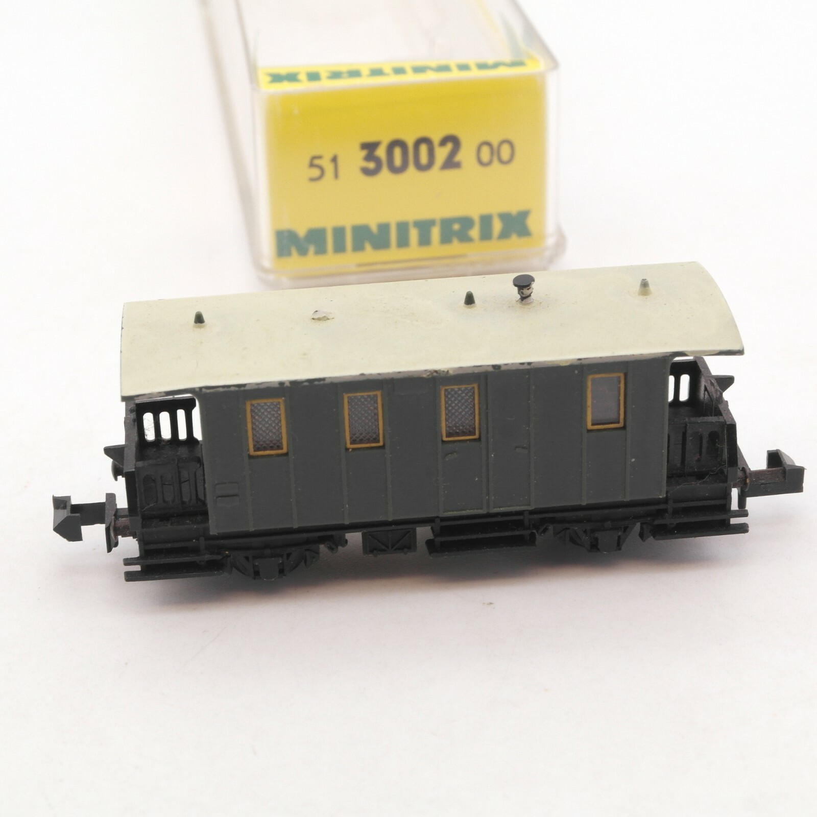 Minitrix N Behelfspersonenwagen 3. Klasse der DR in EVP RI6705