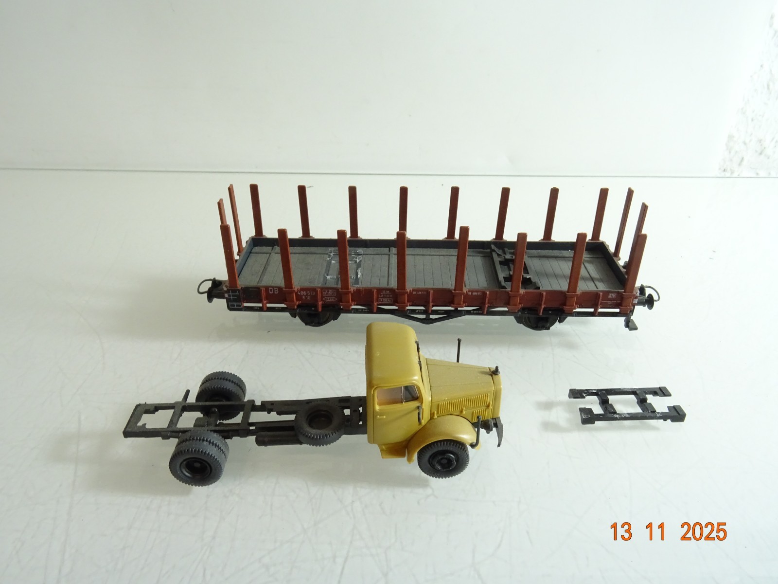 Roco H0 46480 Rungenwagen mit LKW Ladung der DB RR4542 o. – Bild 4