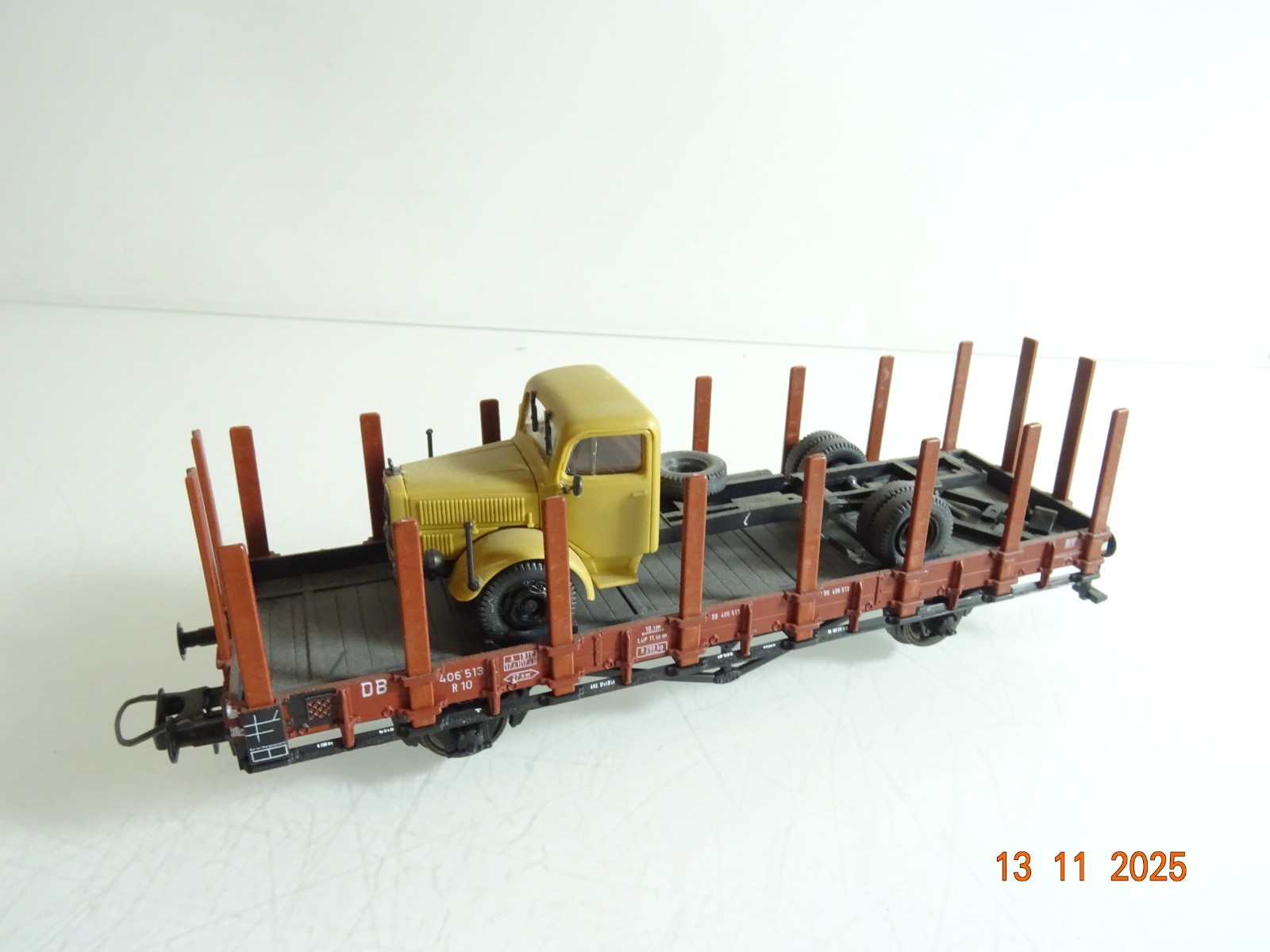 Roco H0 46480 Rungenwagen mit LKW Ladung der DB RR4542 o.