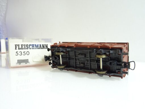 Roco H0  gedeckter Güterwagen der DR mit in EVP PR4 – Bild 4